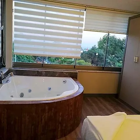 Mic Royal 3*
